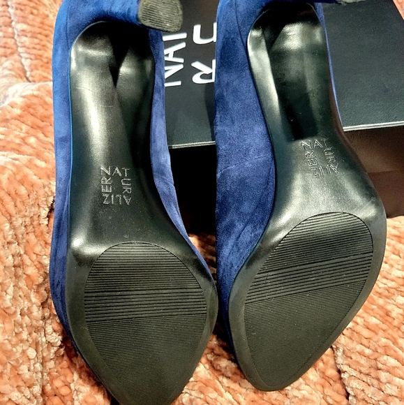 Navy Suede heels/ Naturalizer- Teresa- 8.5N/ box - Picture 8 of 9